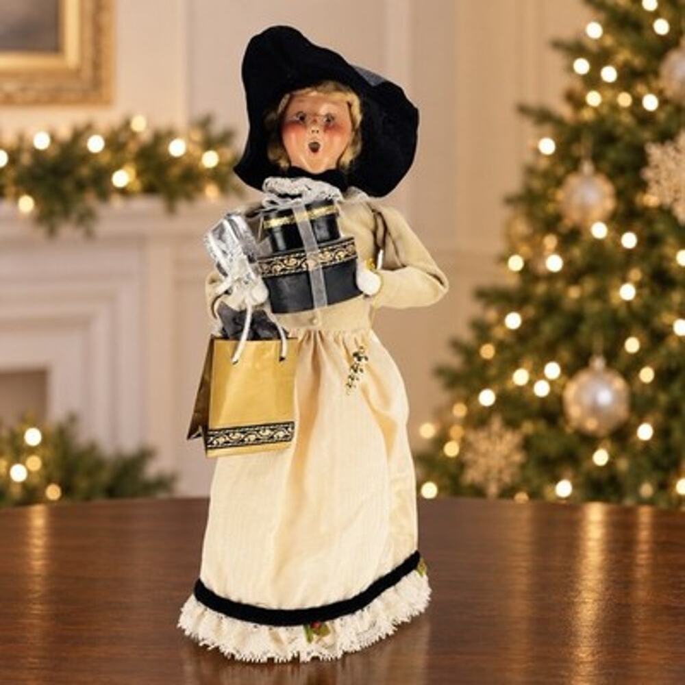 Byers Choice The Carolers 2002 Woman Shopper Gifts 14 Inch Christmas Figure